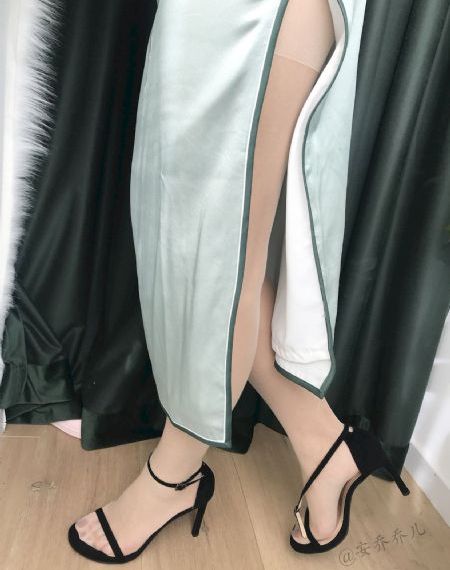 国产黑丝美女精品在线_DVD手机在线看