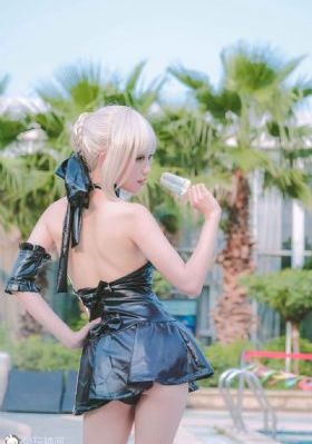 欧美女皮裤图片价格表_1080电影完整版